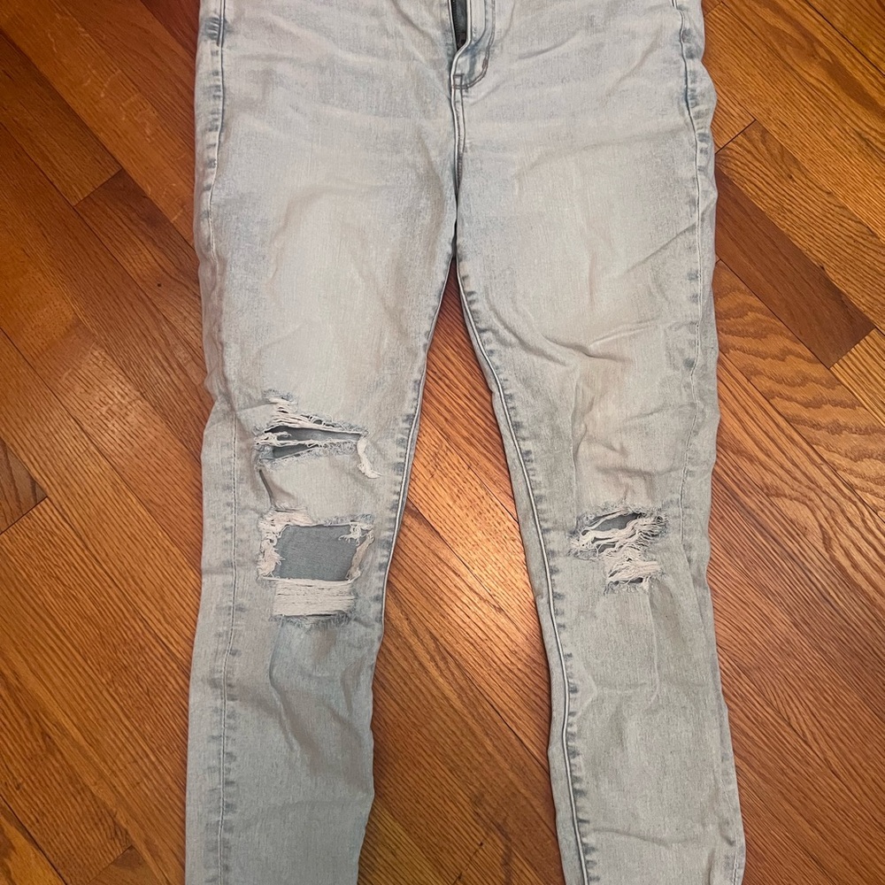 American Eagle Outfitters Light Gray Distressed Skinny Jeans